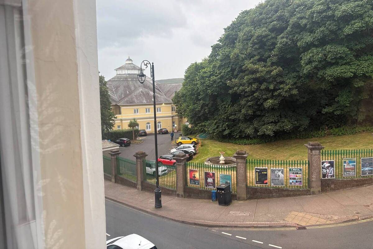Classic Double Room, 1 King Bed, Non Smoking | Street view