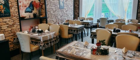 Free daily English breakfast