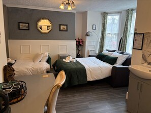 Habitación Deluxe doble | Ropa de cama de alta calidad y colchones Select Comfort