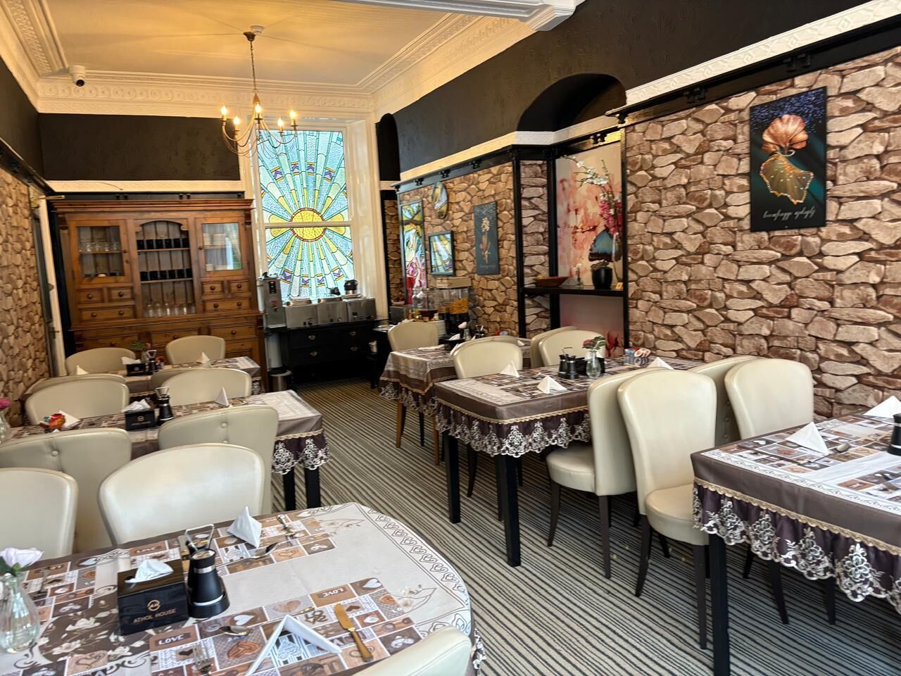 Free daily English breakfast