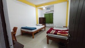 Double Room - Hotel Aanggong (Papumpare)