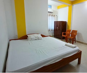 Single Room - Hotel Aanggong (Papumpare)