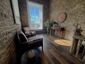 Interior - Magistrate Rm, The Lodge at Old City Hall (Jefferson City)
