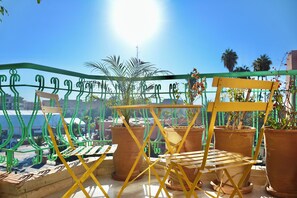 Property grounds - 6 min from Jamaa El Fna with air-conditioning, WiFi & Netflix. (Marrakech)