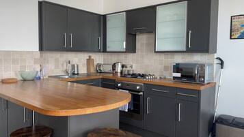 Electric kettle, toaster