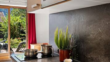 Basic Apartment | Individually decorated, individually furnished, free WiFi