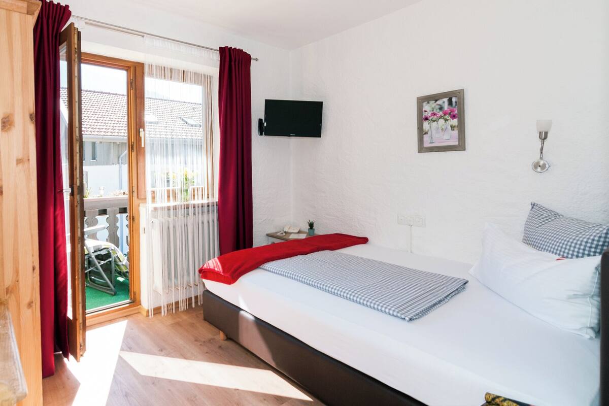Basic Single Room | 1 bedroom, individually decorated, individually furnished, free WiFi