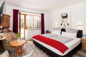Habitación básica doble | Decoración personalizada, muebles diferentes y wifi gratis