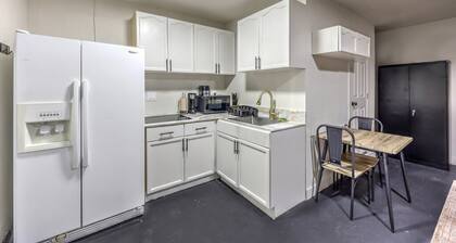 Elegant Private Studio! Sleeps 4! 10Min to Strip