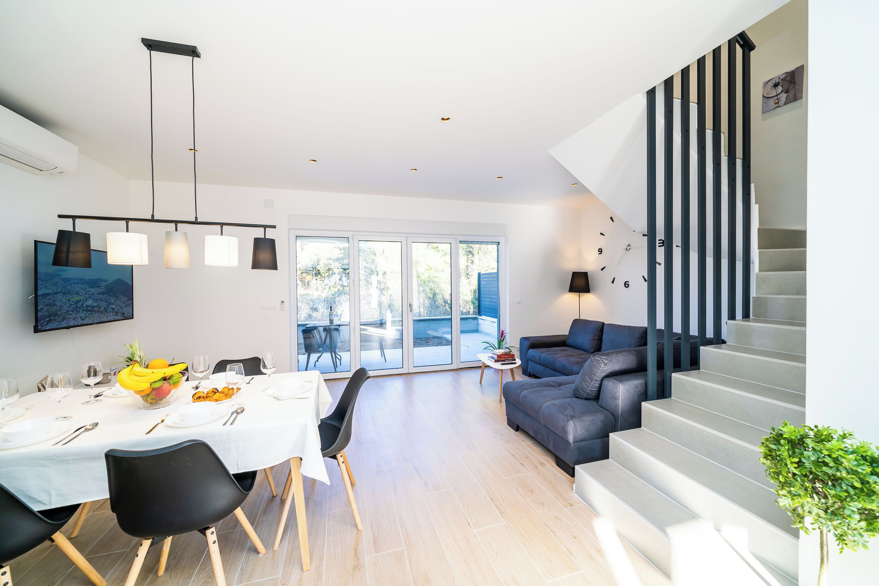 Holiday Above Dubrovnik-apartment With Terrace And Pool - 두브로브니크