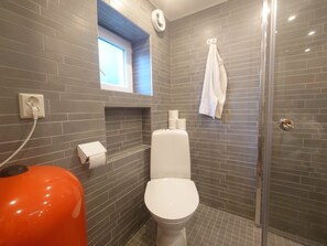 Shower, jetted tub, hair dryer, bidet - The lake111 (Alingsås)