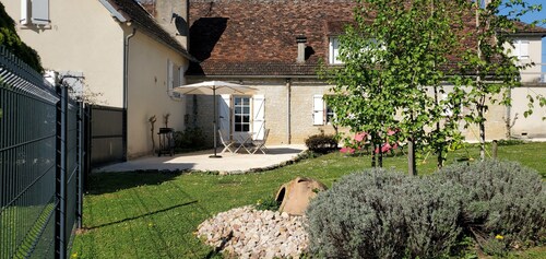 Gîte 4/6 pers ,entièrement rénové, à la campagne , nord du Lot.