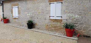 المنطقة المحيطة بالمنشأة