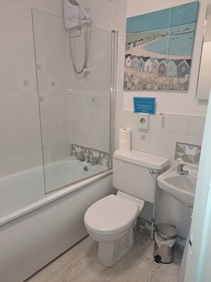 Apartment | Bathroom | Combined shower/tub, deep soaking tub, towels, toilet paper - Seaside Serenity in Maidencombe (Torquay)