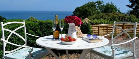 Apartment | Outdoor dining