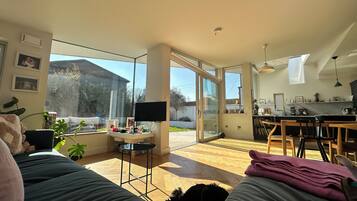 Smart TV, books, video library, stereo