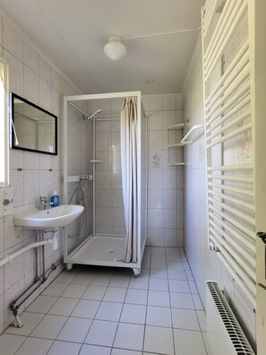 Shower, hair dryer, towels, soap - Cozy house near the river (Silvergruvan)