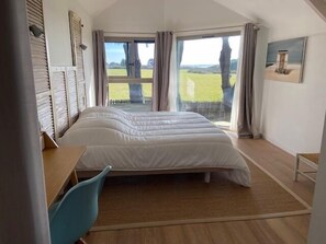3 bedrooms, desk, iron/ironing board, travel cot