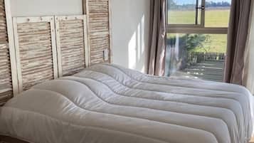 3 chambres, bureau, fer et planche Ă repasser, lit parapluie