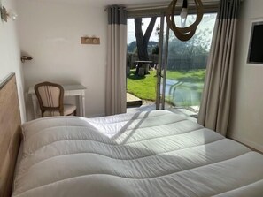 3 bedrooms, desk, iron/ironing board, travel cot - NEW. Magnificent resort 100 m from the beach with ocean views (Pénestin)