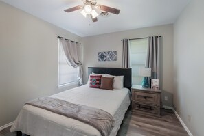 3 habitaciones, tabla de planchar con plancha, wifi y ropa de cama