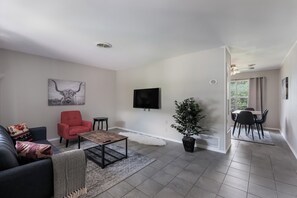 Smart TV - Cozy 3-BR, 2-BTH House with Private Backyard, Driveway Parking, Near Lackland (San Antonio)