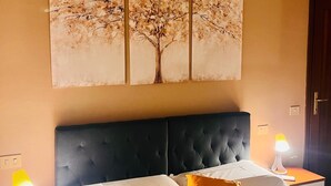 1 bedroom, iron/ironing board, travel crib, WiFi (free) - Mattia House within walking distance of the Center  (Lucca)