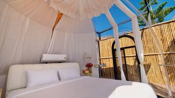Standard Suite, Hill View