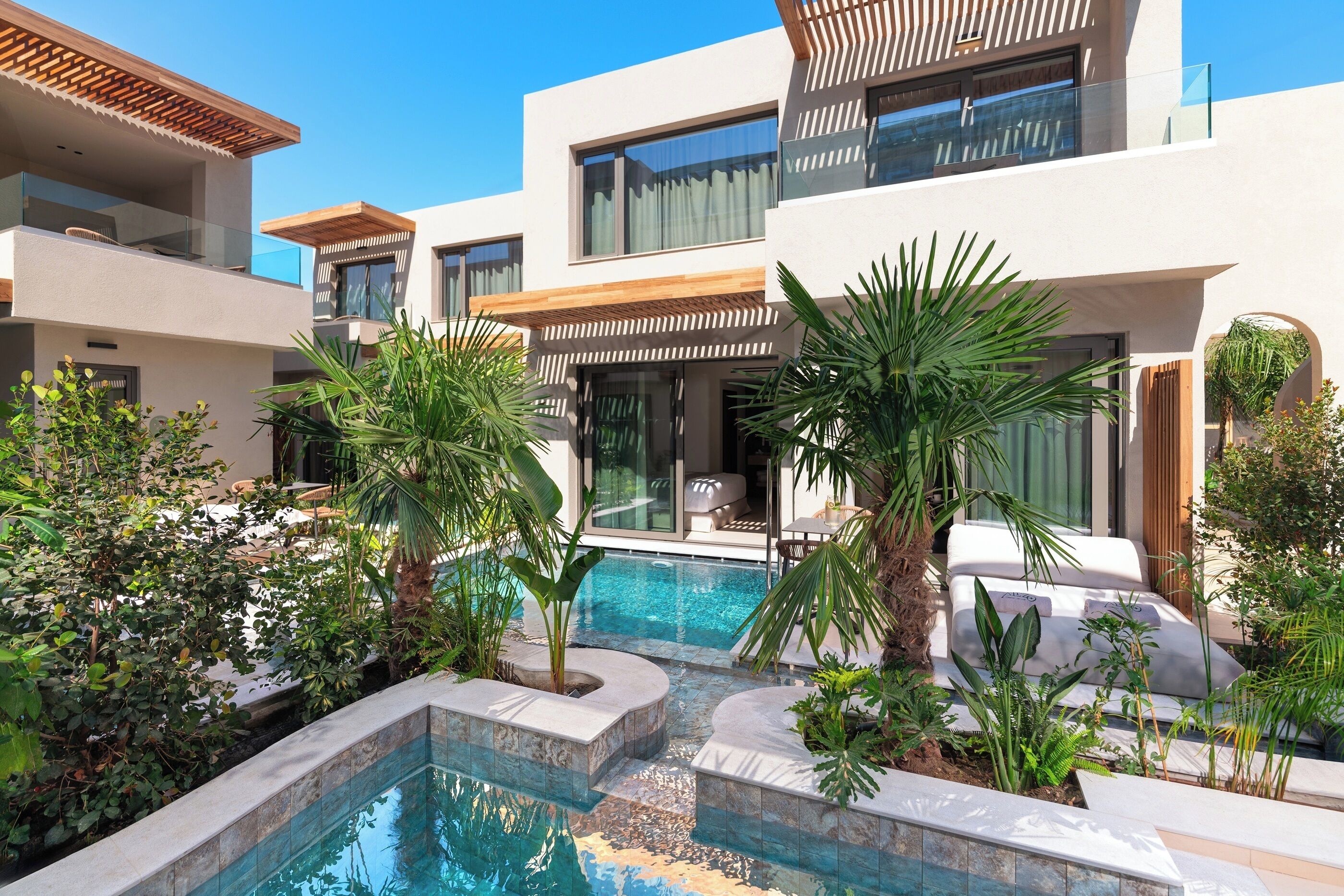 Luxury Suite with Heated Swim Up Pool | 客房景觀