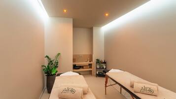 Behandlingsrom for par, badstue, boblebad og kroppsbehandlinger