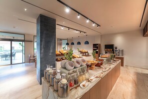 Free daily buffet breakfast