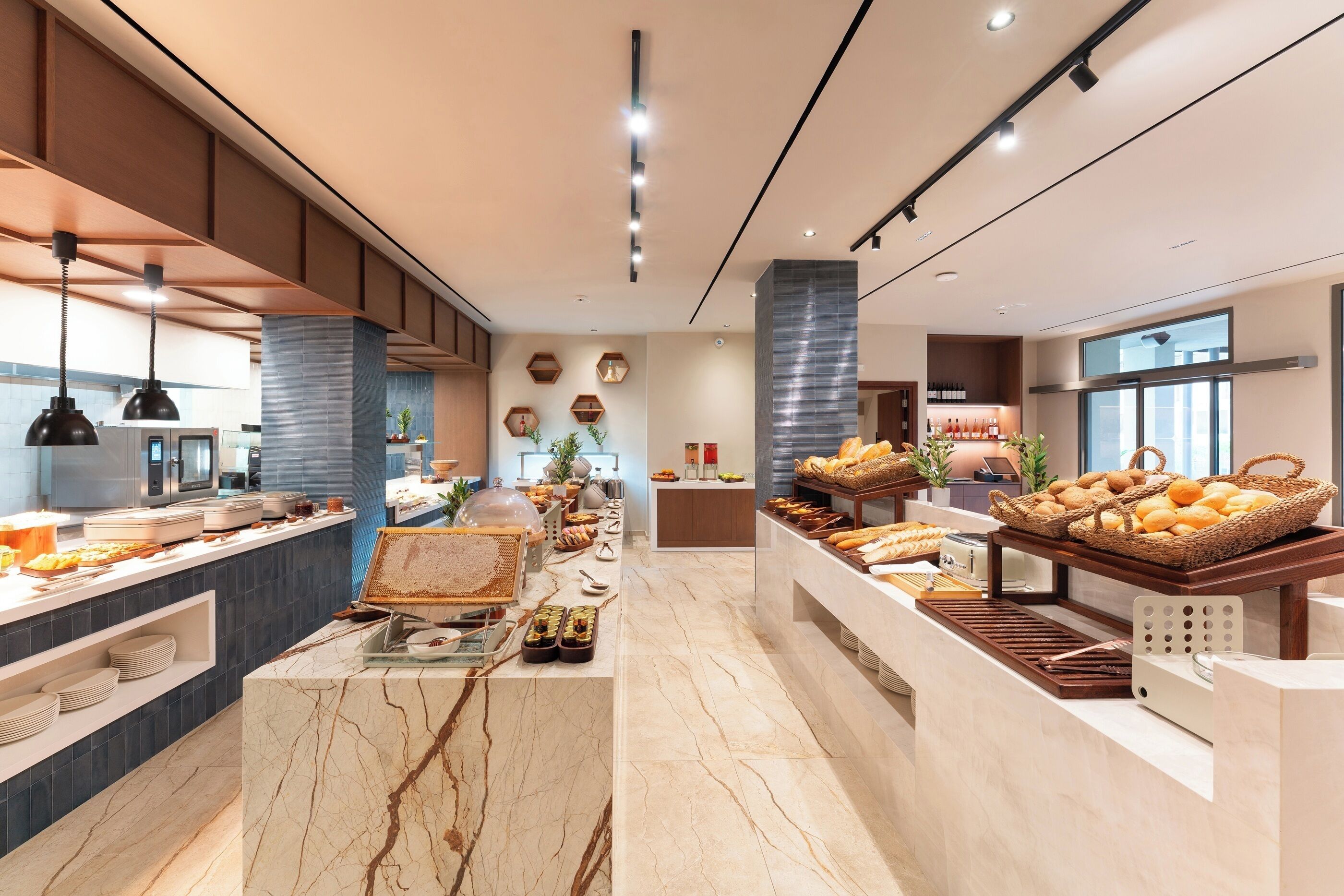 Free daily buffet breakfast