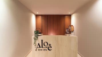 Behandelingskamers voor koppels, een sauna, een bubbelbad