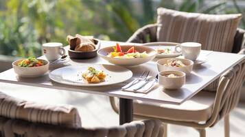 Bao gồm bữa sáng buffet hàng ngày