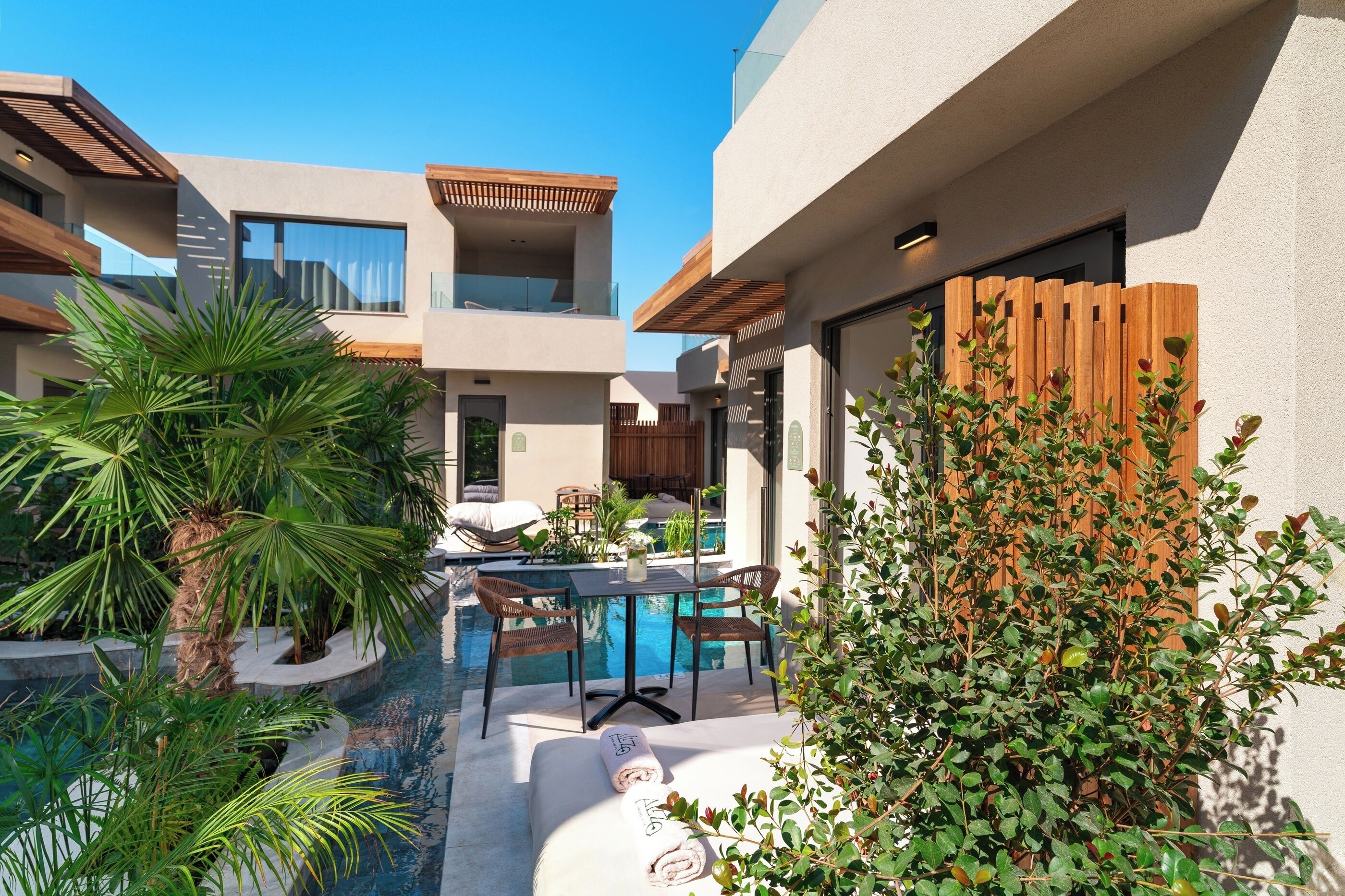 Luxury Suite with Heated Swim Up Pool | Terras