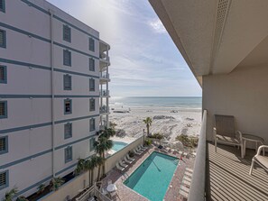 Een verwarmd zwembad