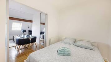 1 chambre, fer et planche à repasser, Wi-Fi, draps fournis