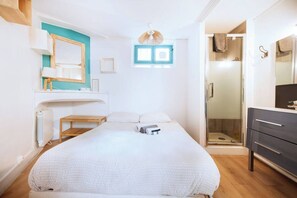 WiFi, bed sheets