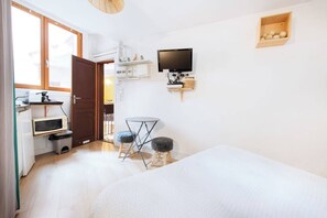 WiFi, bed sheets