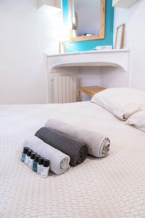 WiFi, bed sheets