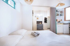 WiFi, bed sheets