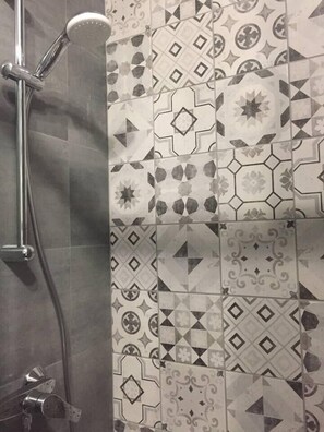 Hair dryer - To complete (Lyon)