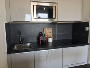 Kühlschrank, Mikrowelle, Geschirrspüler