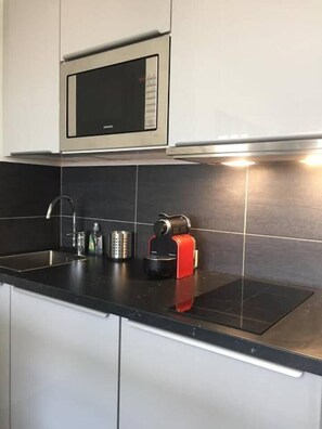 Kühlschrank, Mikrowelle, Geschirrspüler