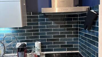 Fridge, microwave, oven, coffee/tea maker