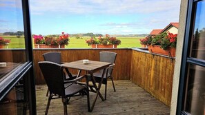 Suite – comfort, balkong, utsikt mot innsjø | Terrasse/patio