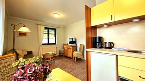 Classic Apartment | Private kitchen | Highchair - Hotel Godewind (Mönchgut-Granitz)