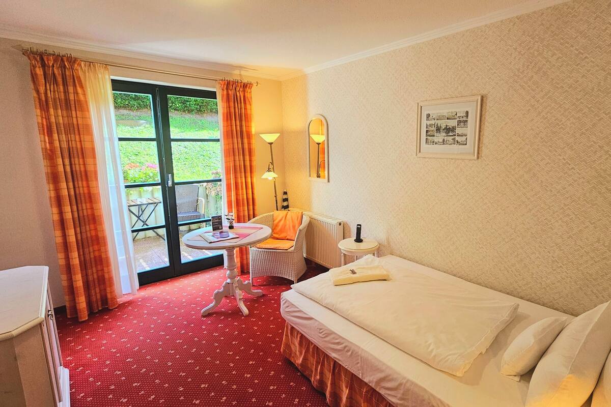In-room safe, free WiFi