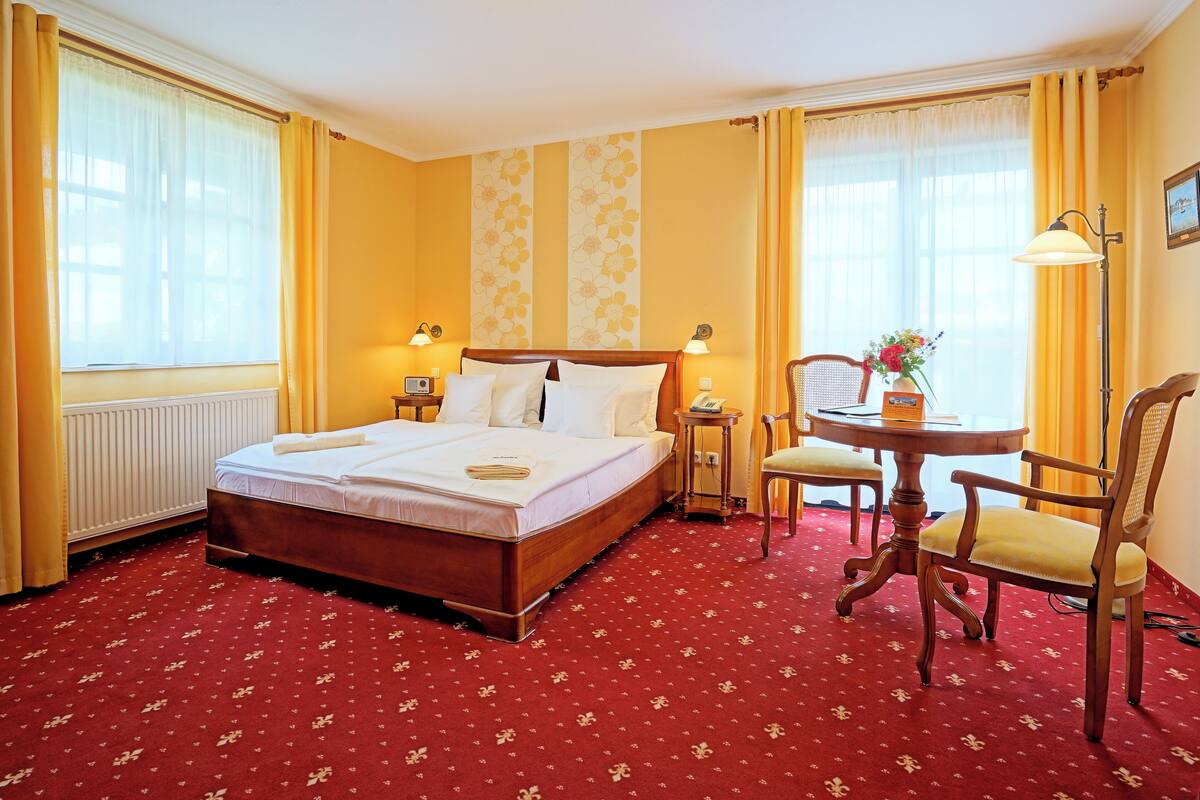 In-room safe, free WiFi