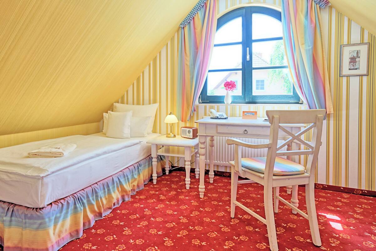 In-room safe, free WiFi